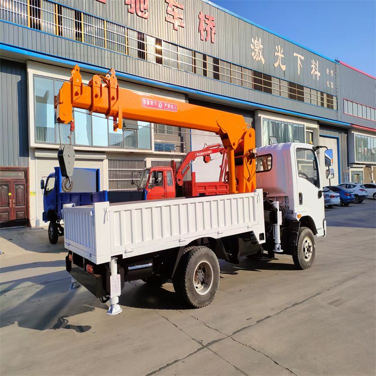 无棣县三轮随车吊定制 农用改装机自备吊中瑞长期出售